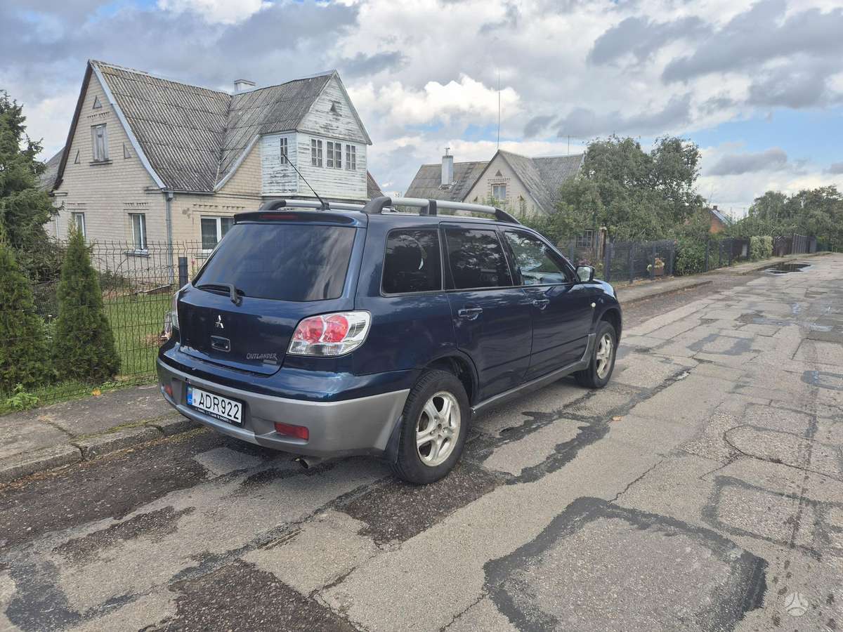 Mitsubishi Outlander - 2