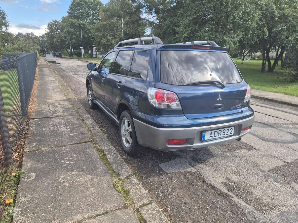 Mitsubishi Outlander - 3