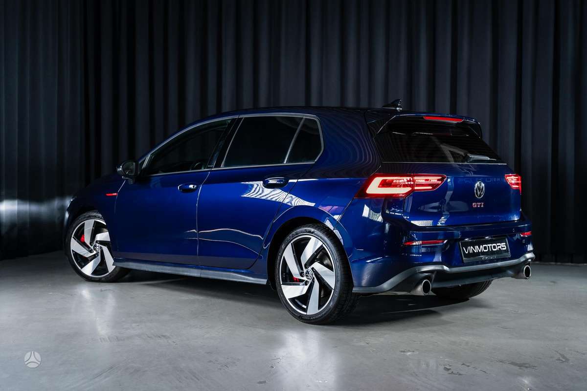 Volkswagen Golf - 6