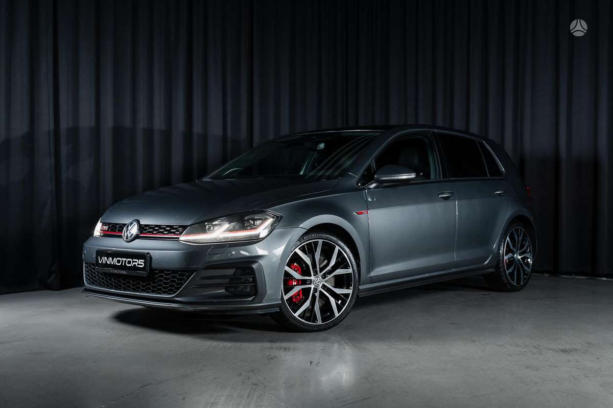 Volkswagen Golf - 1