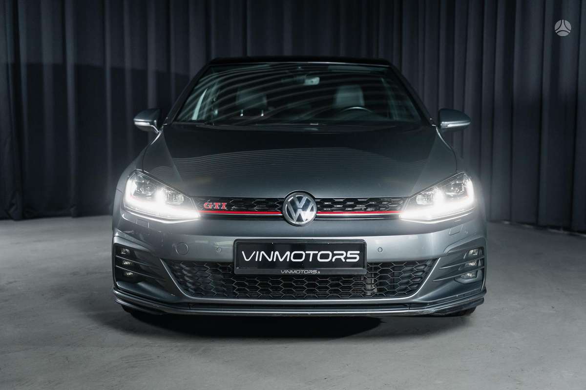 Volkswagen Golf - 2