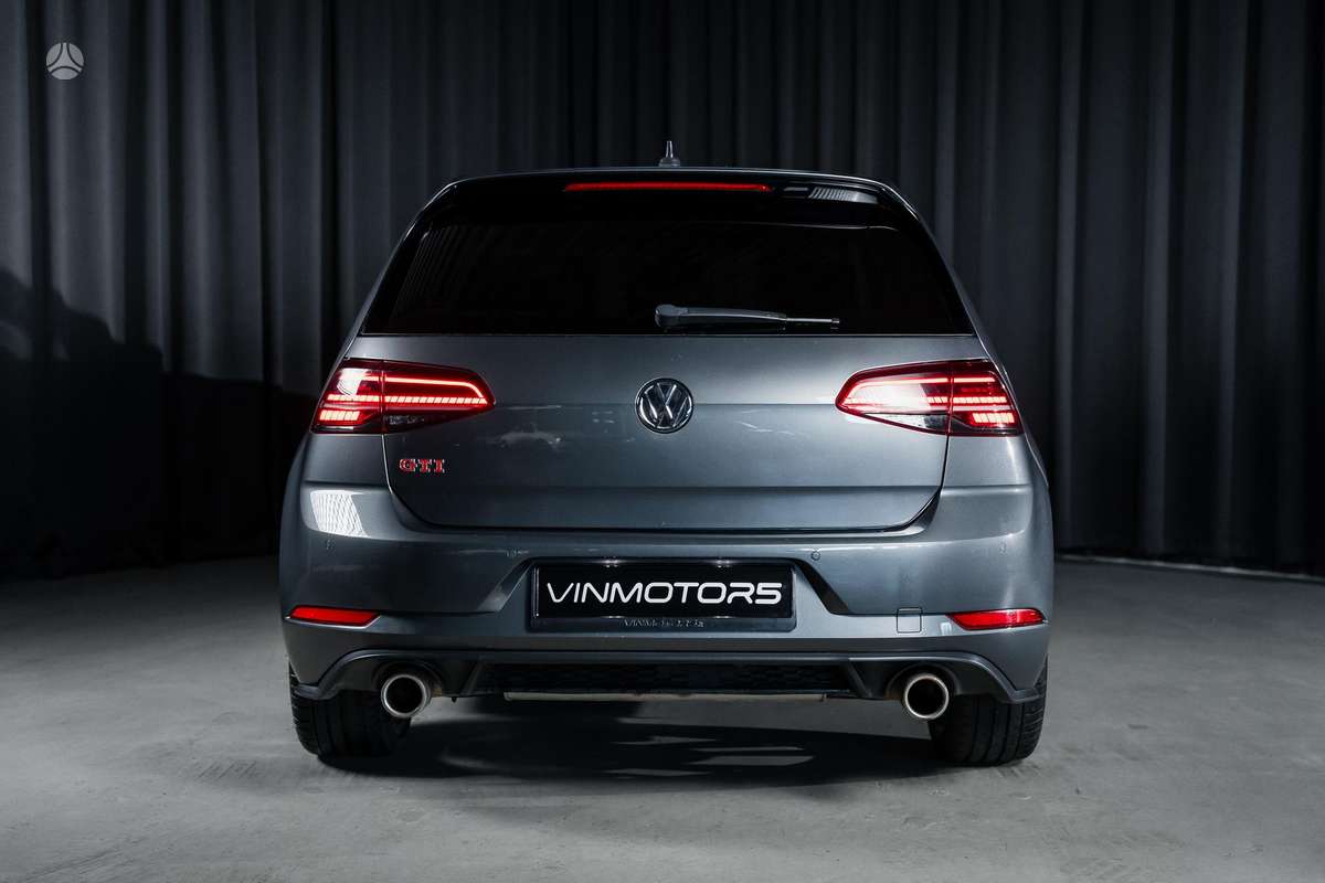Volkswagen Golf - 5