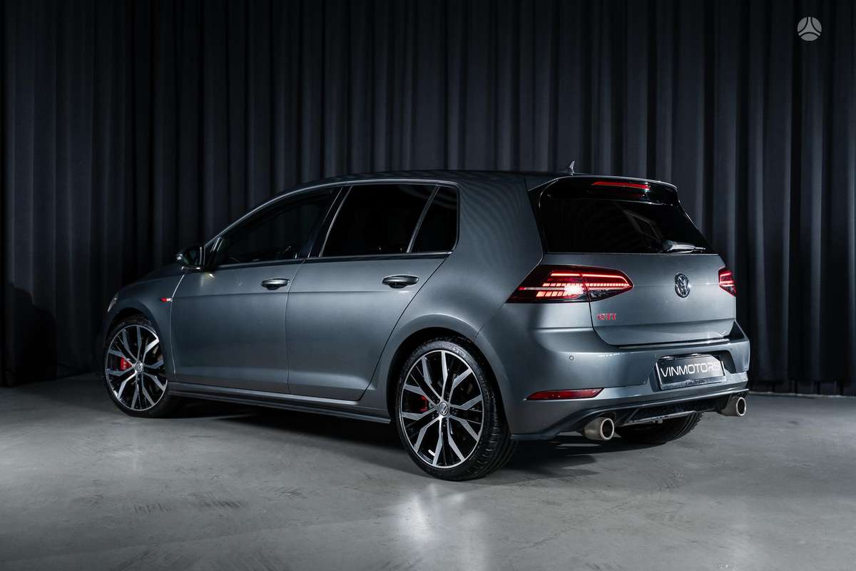 Volkswagen Golf - 6