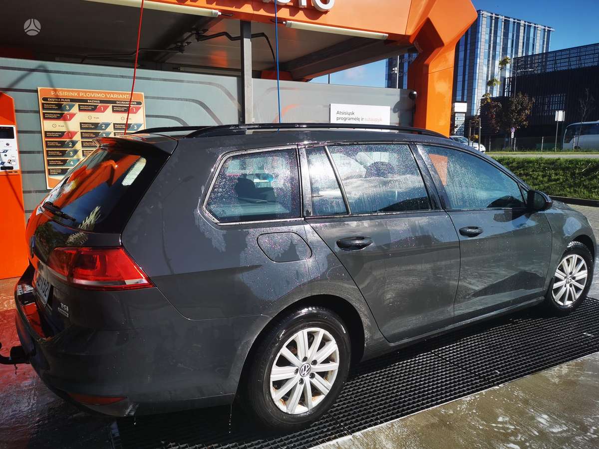 Volkswagen Golf - 2