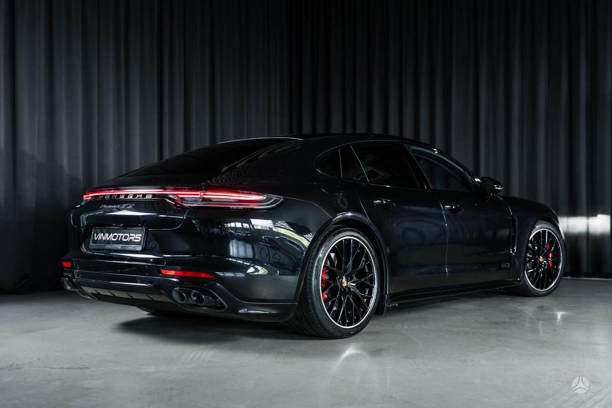 Porsche Panamera - 4
