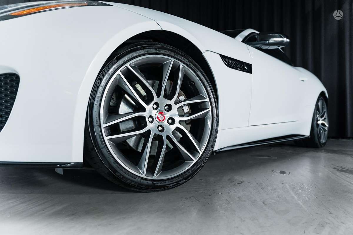 Jaguar F-Type - 9