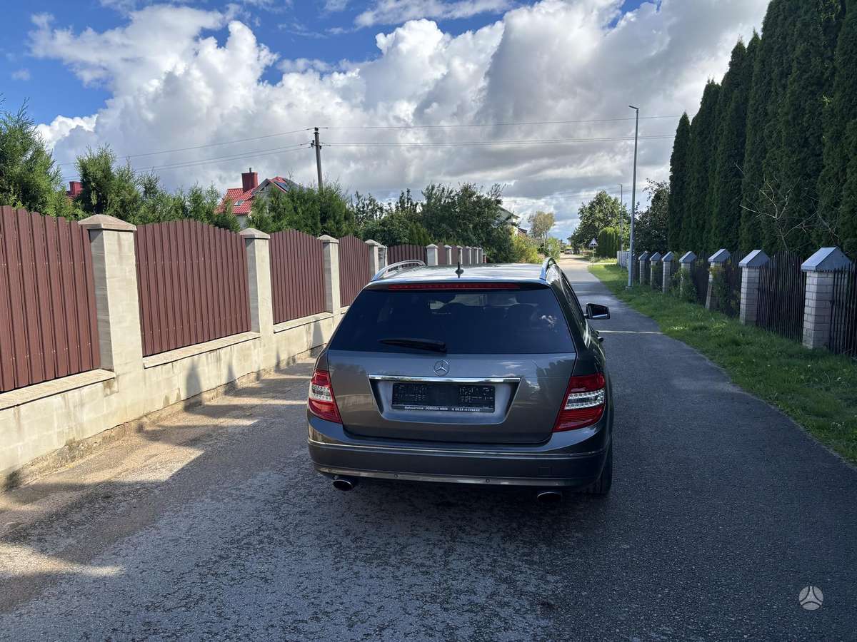 Mercedes-Benz C350 - 8