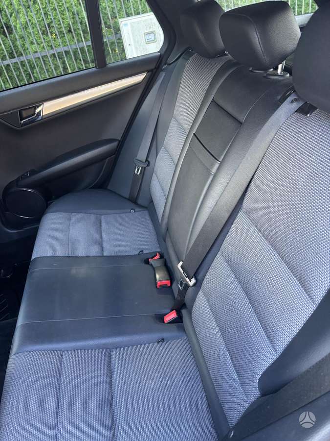 Mercedes-Benz C350 - 11