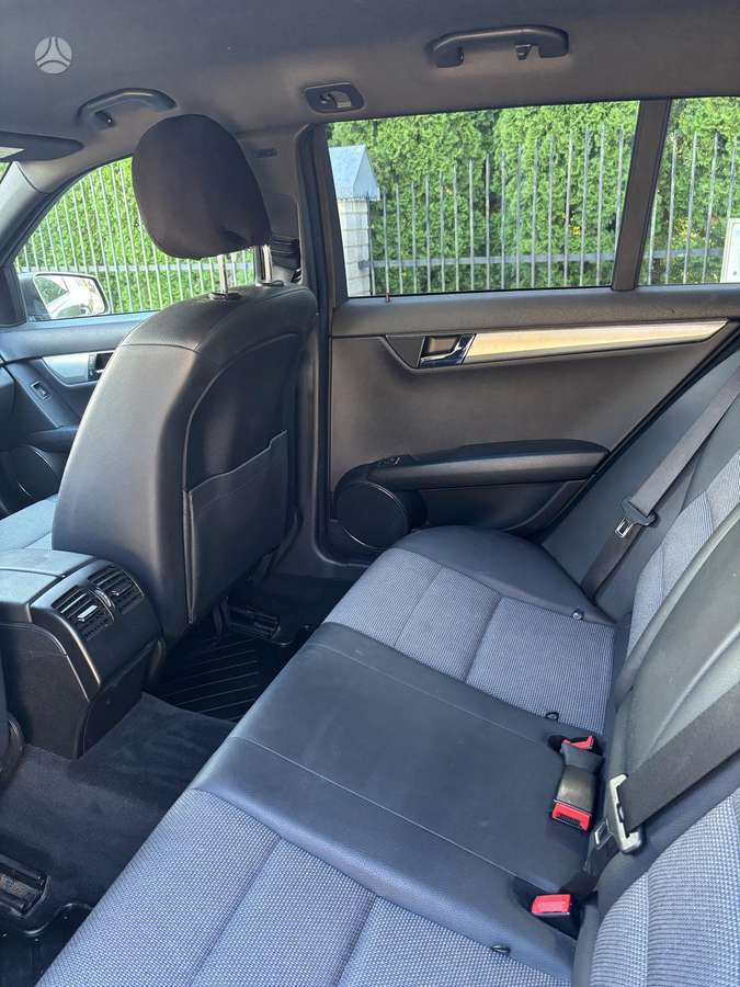 Mercedes-Benz C350 - 12