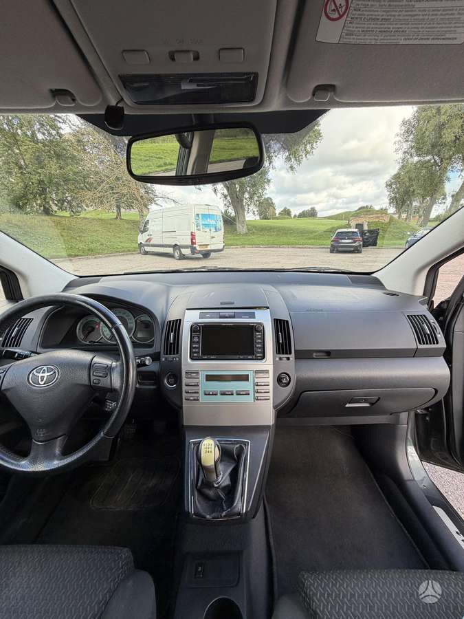 Toyota Corolla Verso - 2