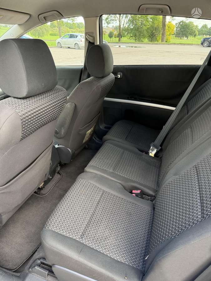 Toyota Corolla Verso - 3