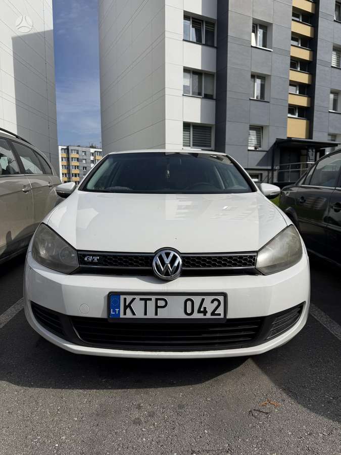 Volkswagen Golf - 1