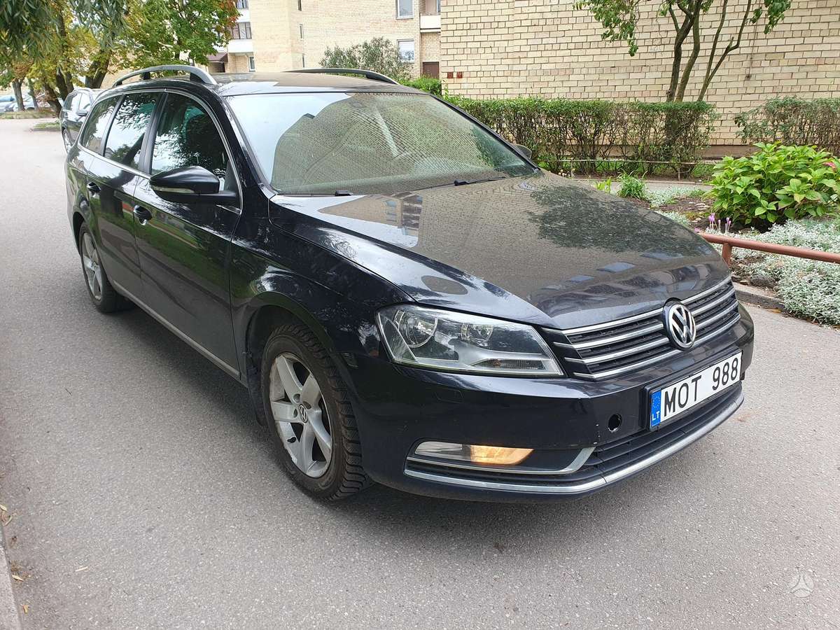 Volkswagen Passat - 1