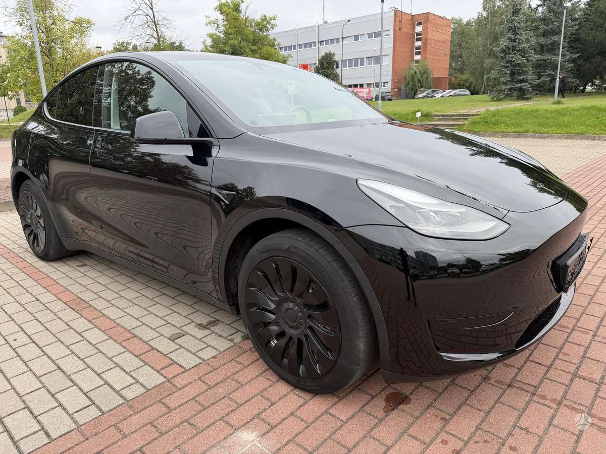 Tesla Model Y - 3