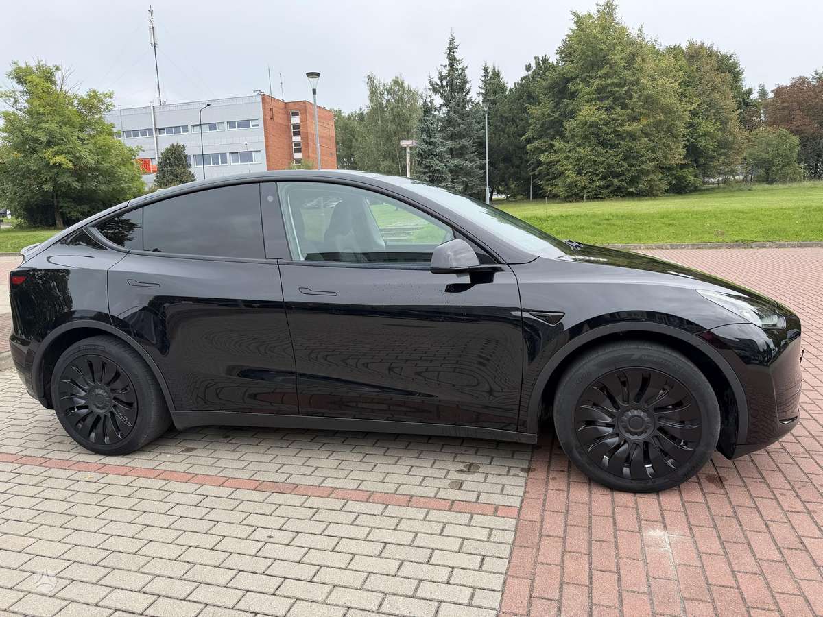 Tesla Model Y - 4