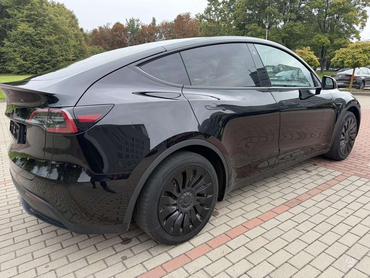 Tesla Model Y - 5