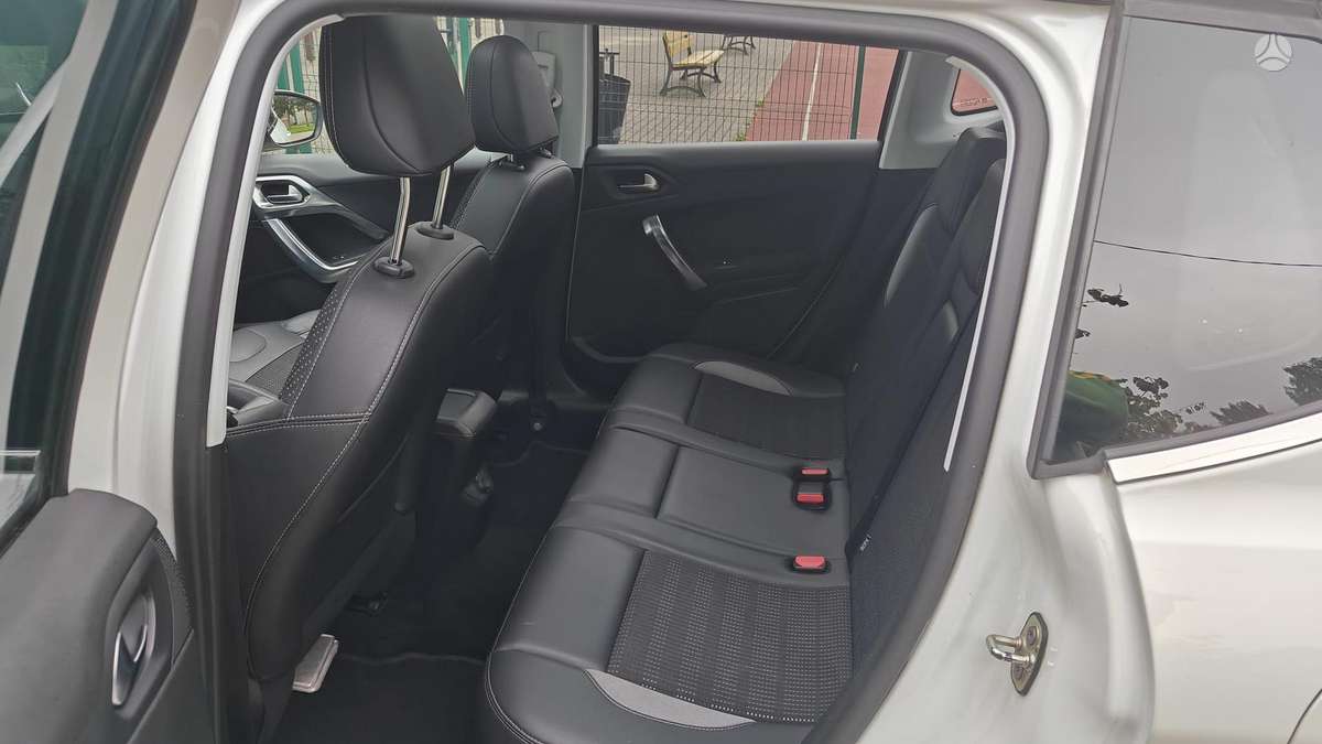 Peugeot 2008 - 6