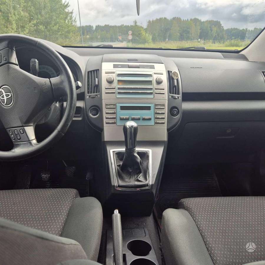Toyota Corolla Verso - 5