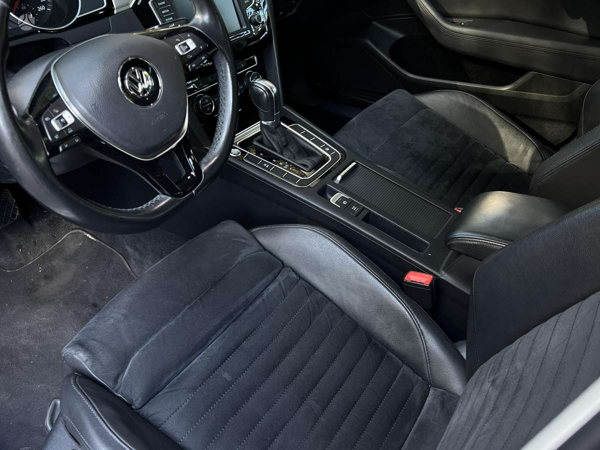 Volkswagen Passat - 11