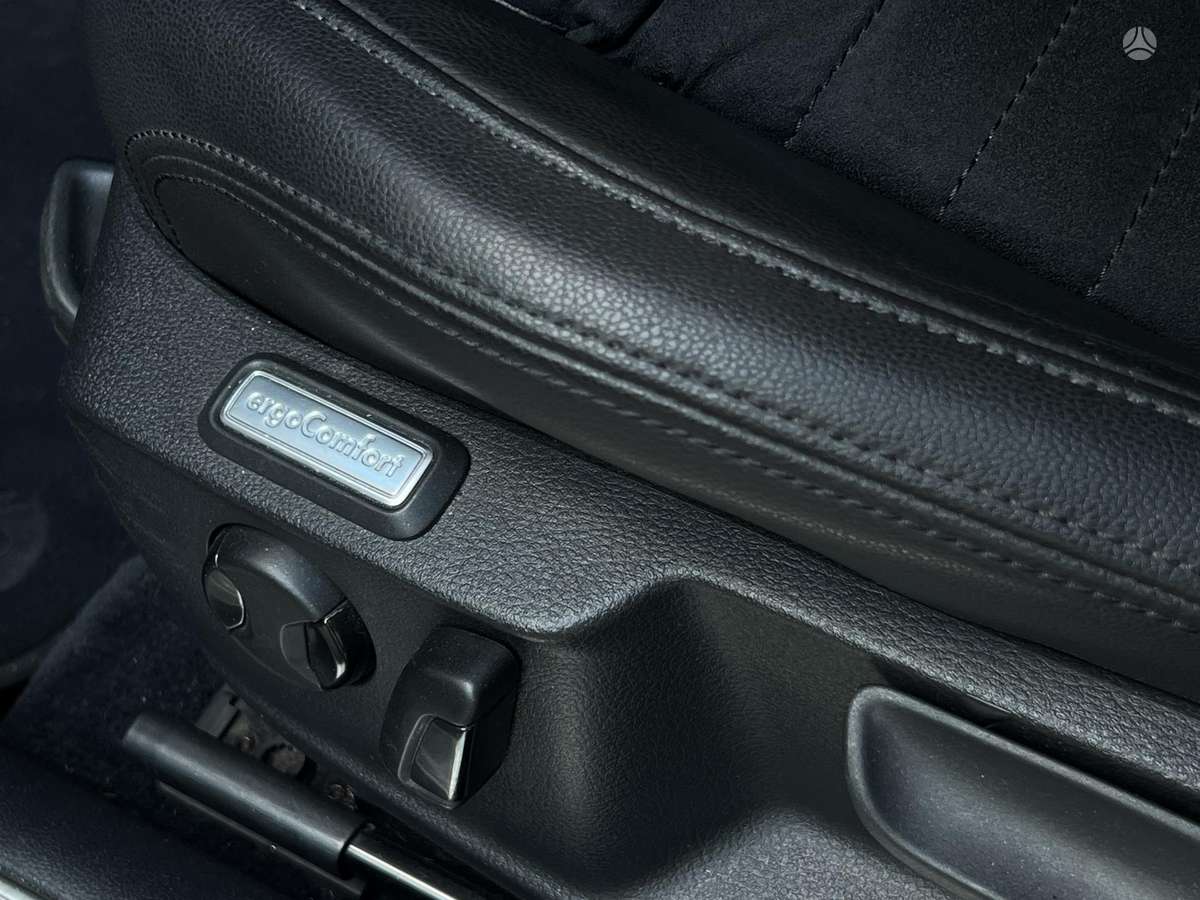 Volkswagen Passat - 12