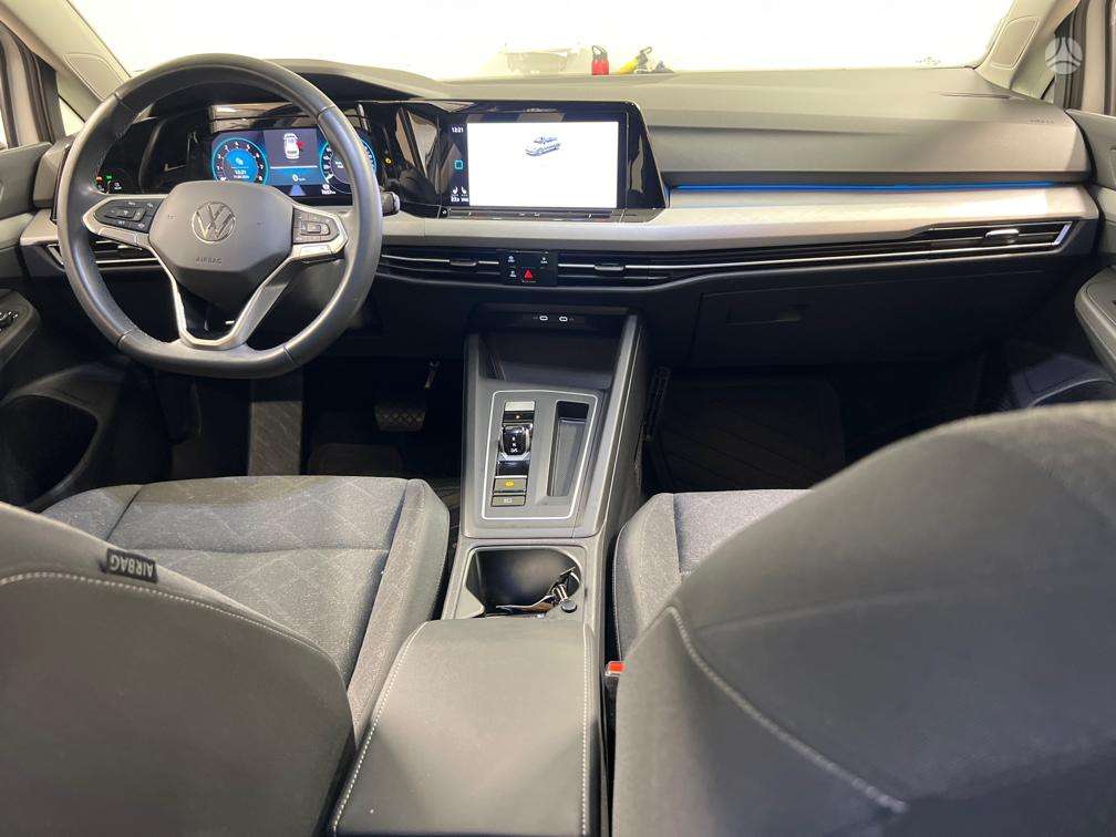 Volkswagen Golf - 8
