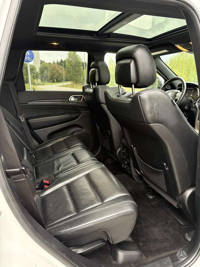 Jeep Grand Cherokee - 10