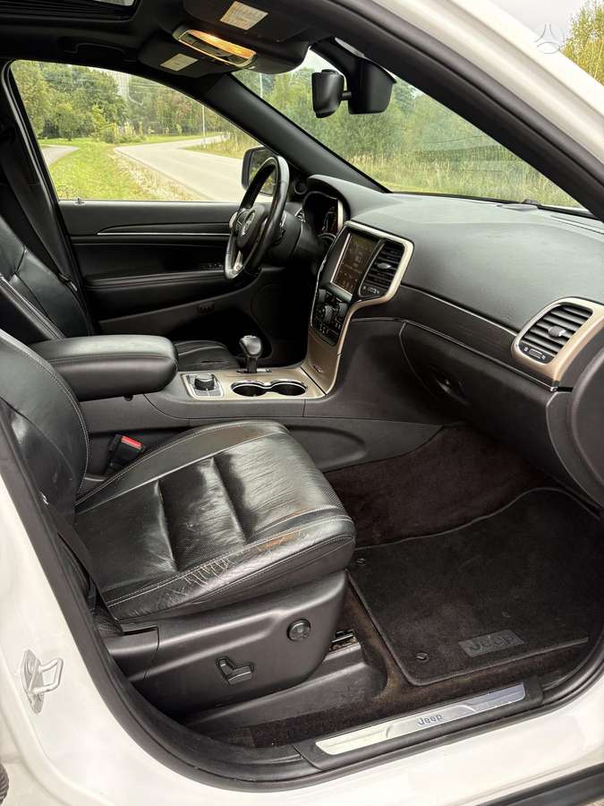 Jeep Grand Cherokee - 9