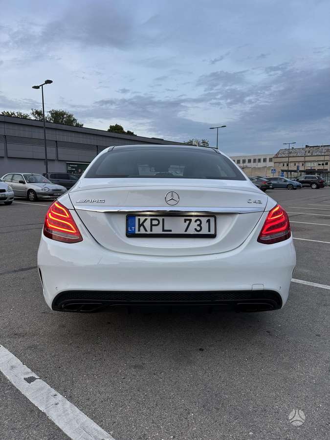 Mercedes-Benz C43 AMG - 8