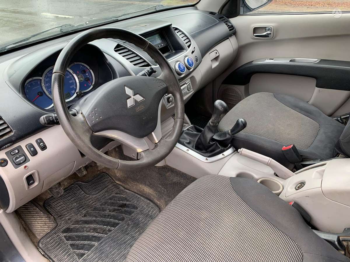 Mitsubishi L200 - 12
