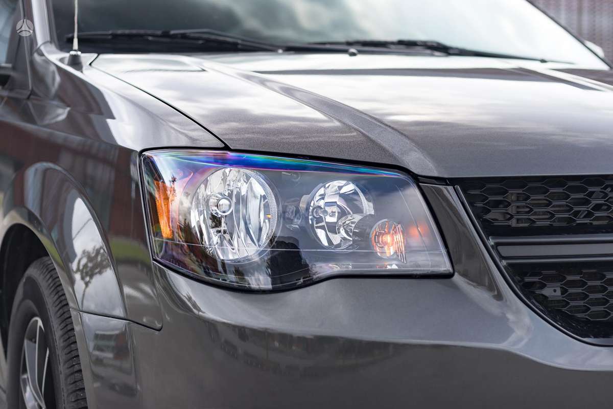 Dodge Grand Caravan - 6
