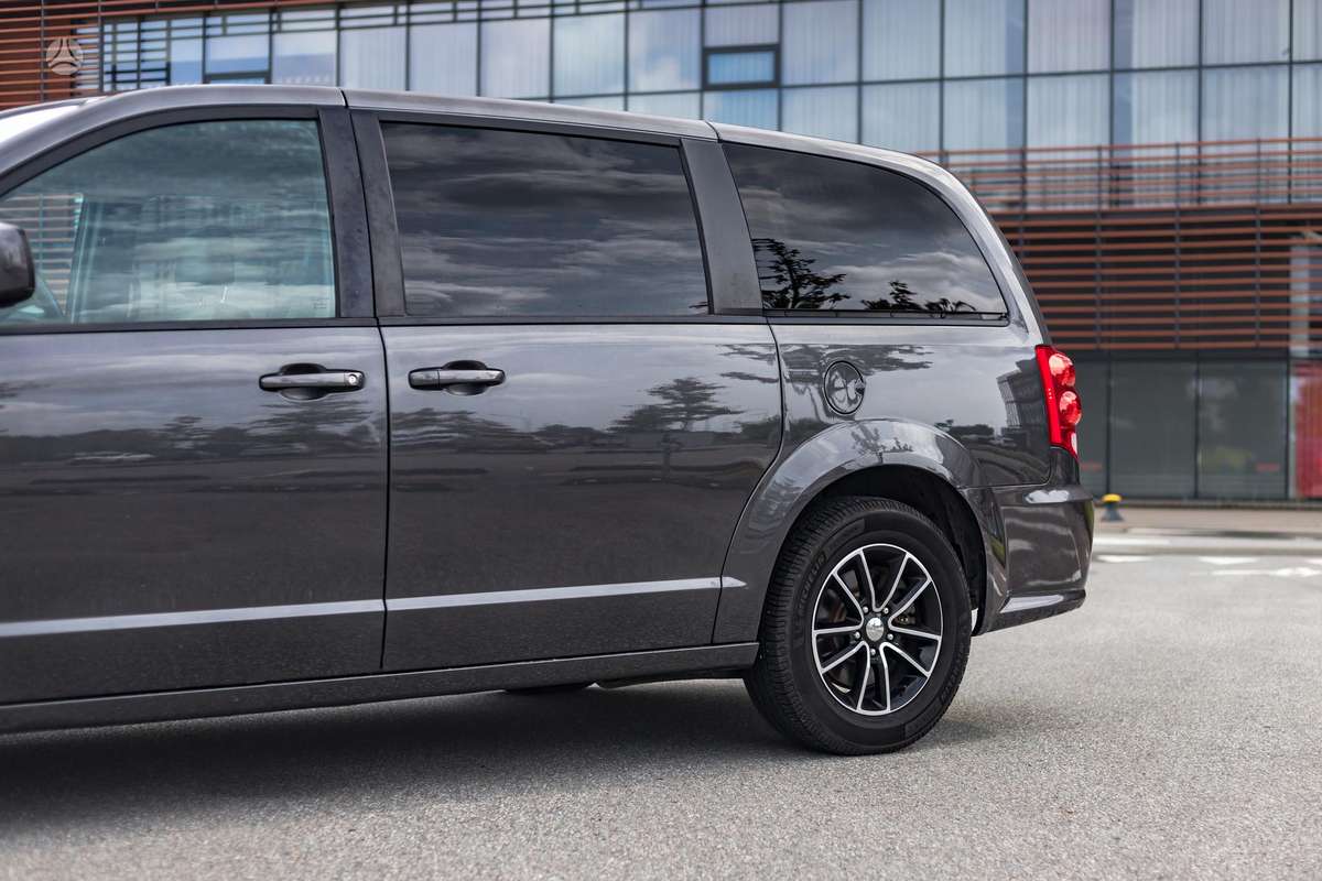 Dodge Grand Caravan - 7