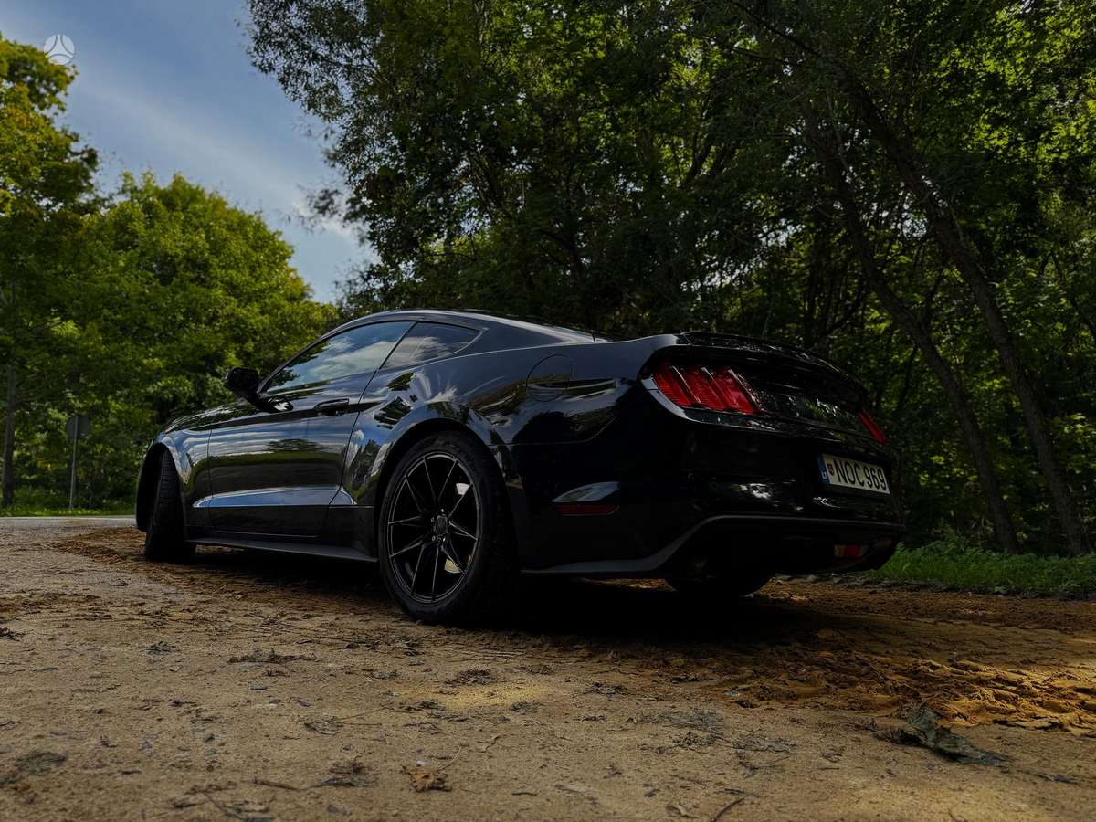 Ford Mustang - 4