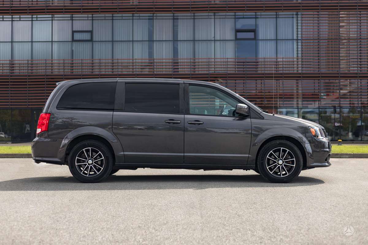 Dodge Grand Caravan - 8