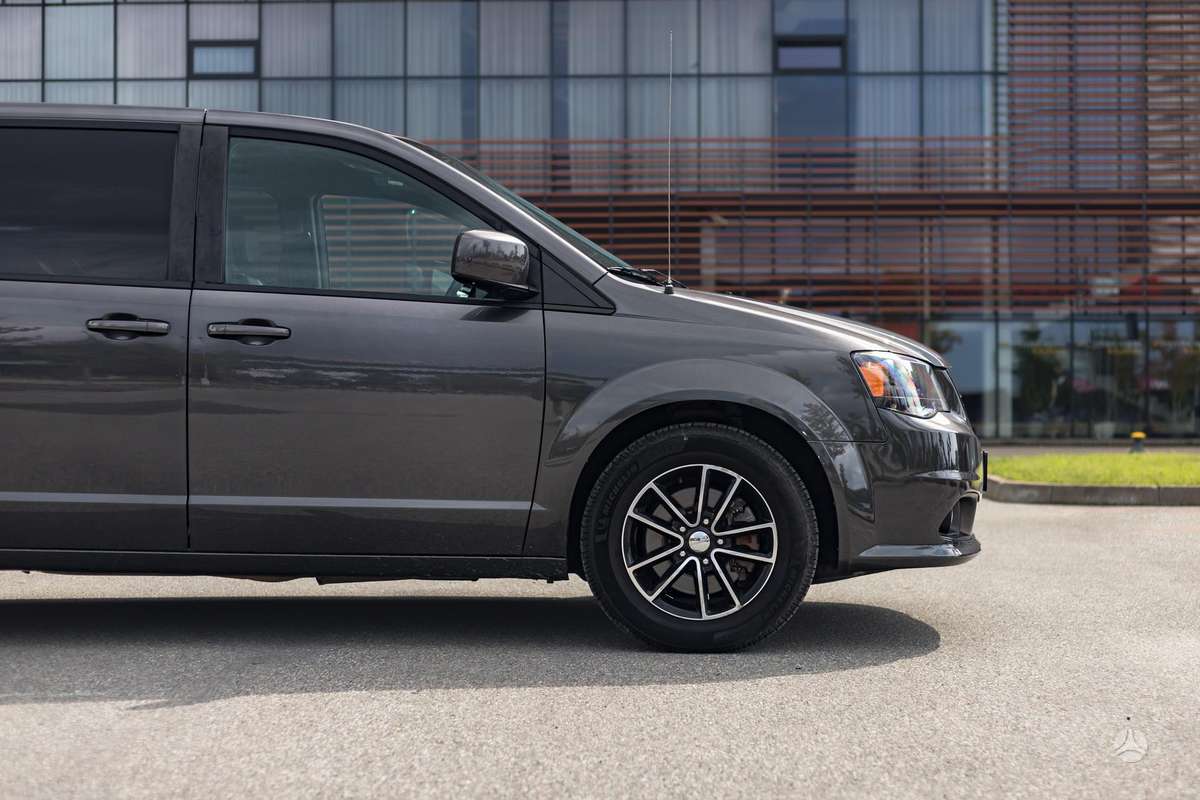 Dodge Grand Caravan - 9