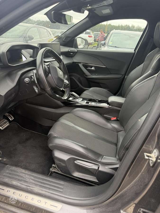Peugeot 2008 - 11