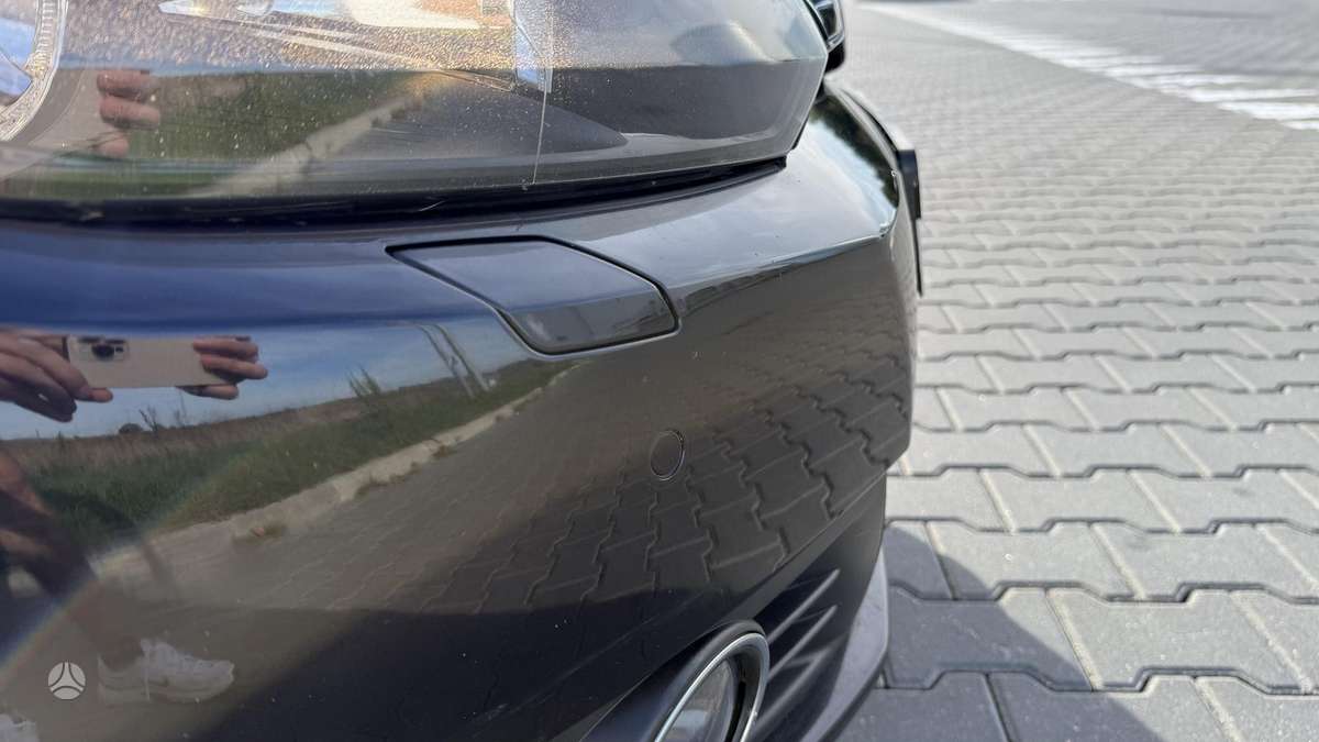 Volkswagen Golf - 10