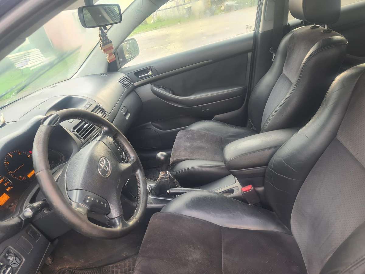 Toyota Avensis - 8