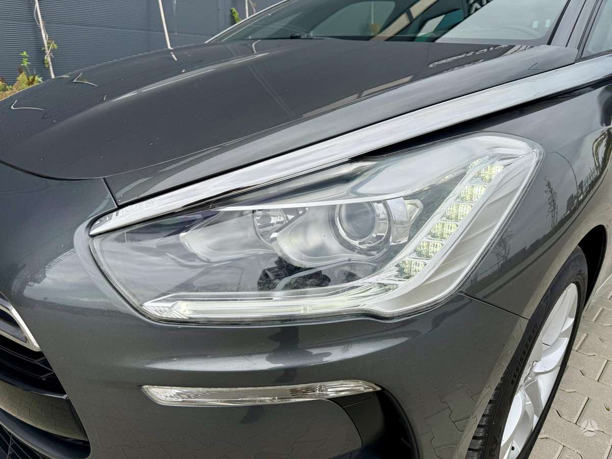 Citroen DS5, 1.6 l., hatchback