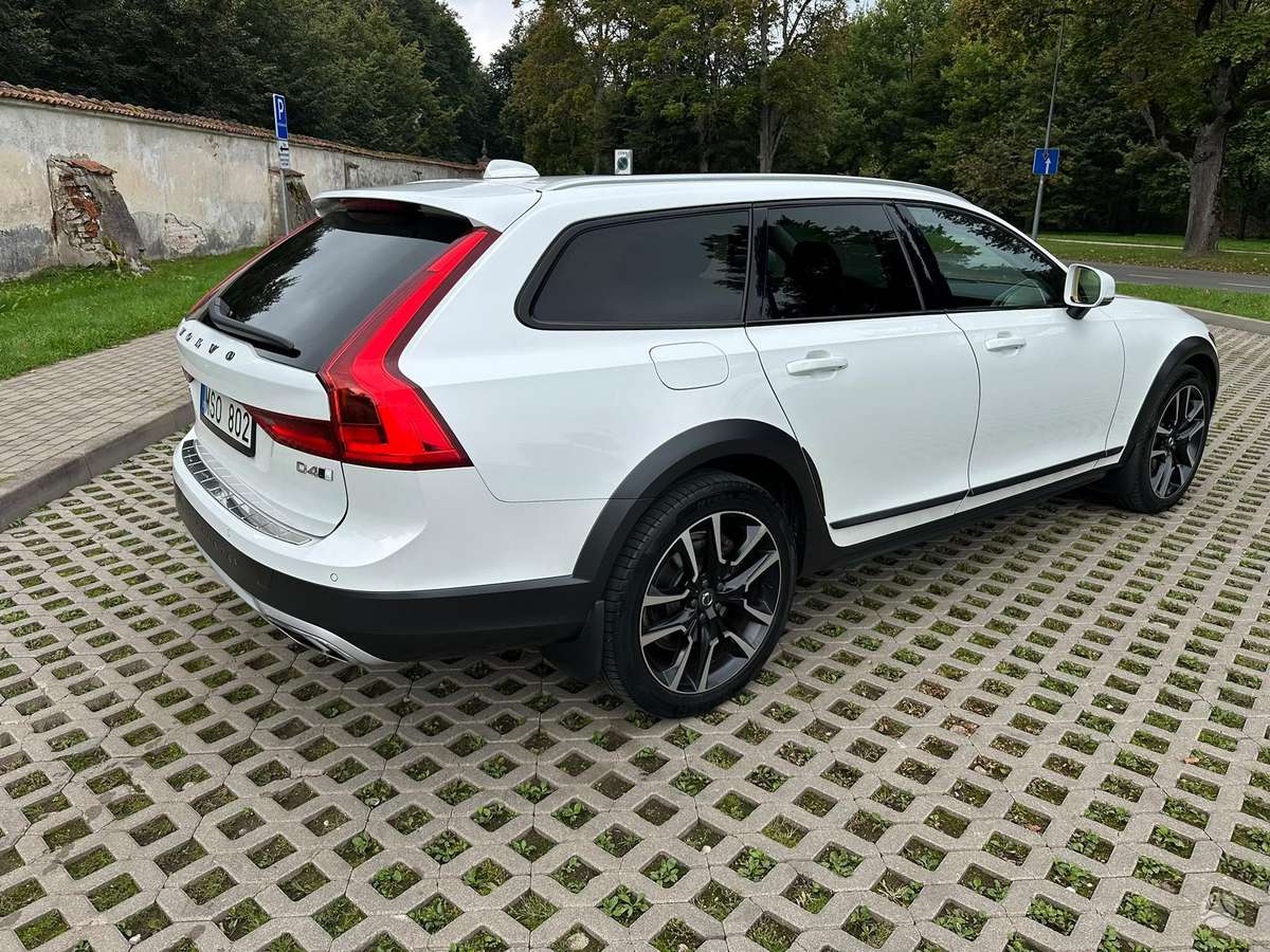 Volvo V90 Cross Country - 5