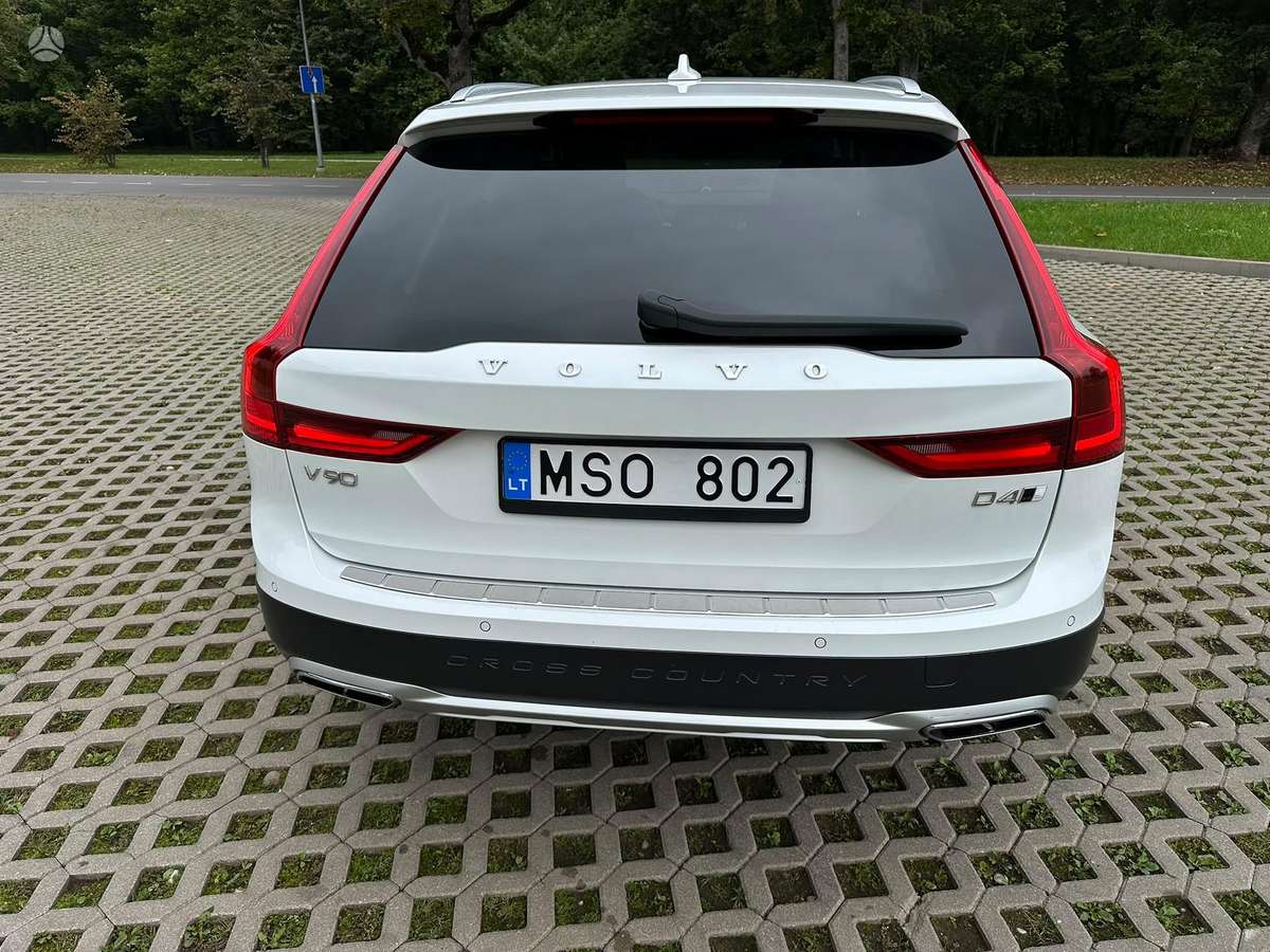 Volvo V90 Cross Country - 6