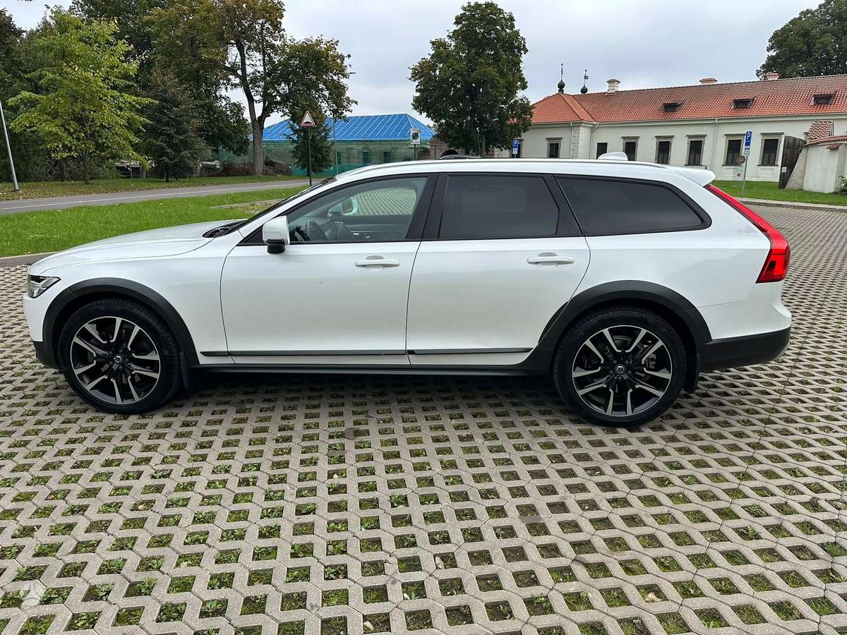 Volvo V90 Cross Country - 8