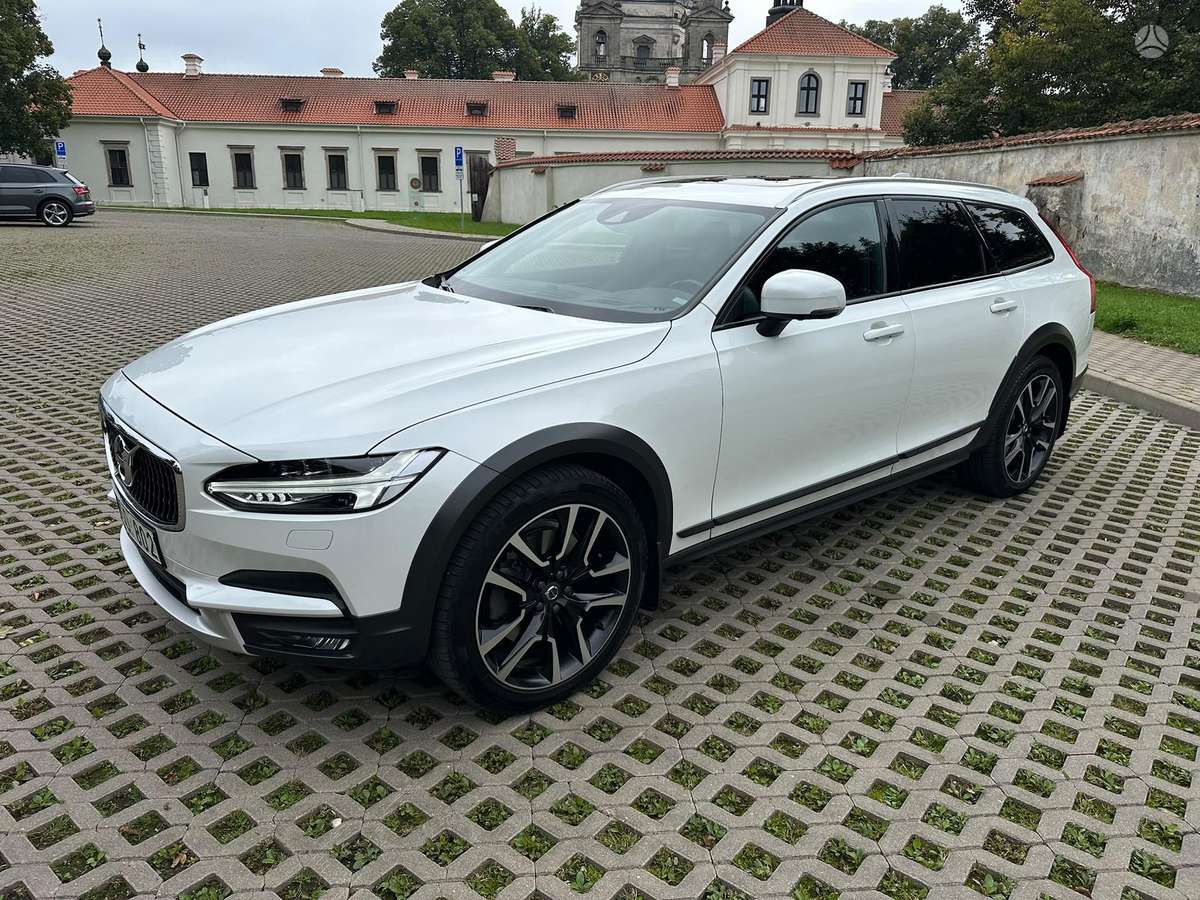 Volvo V90 Cross Country - 1