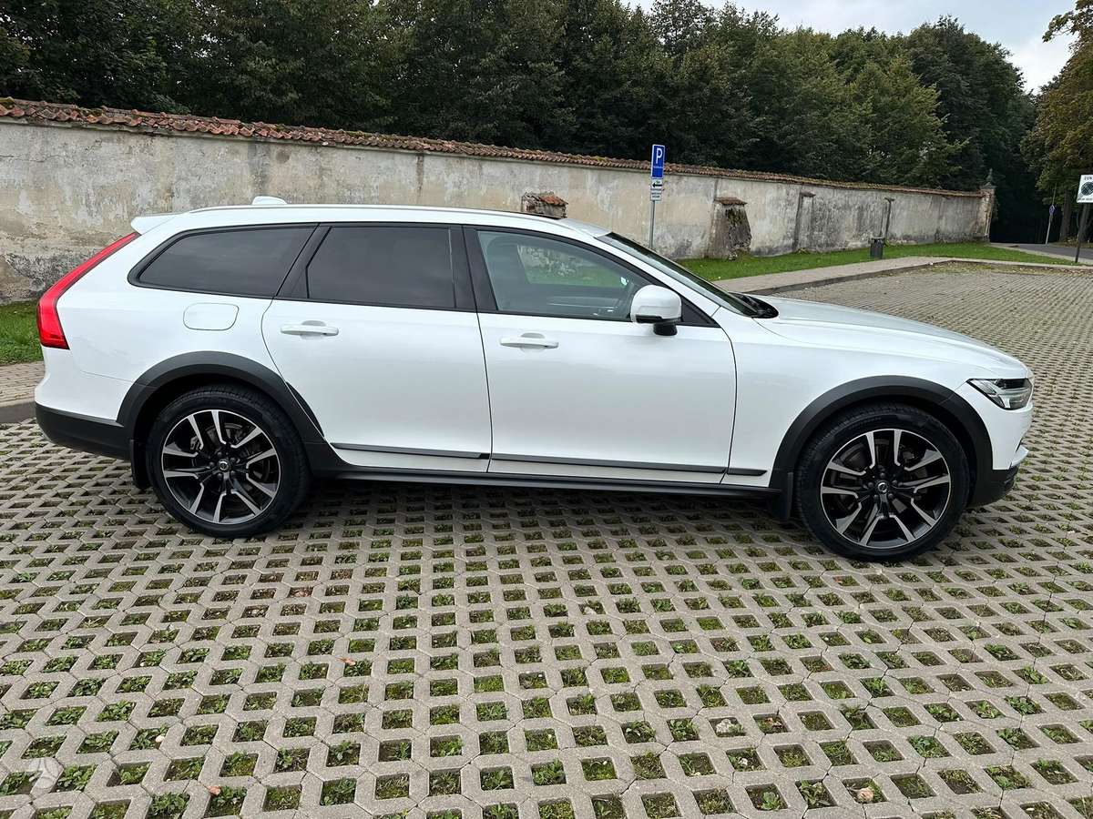 Volvo V90 Cross Country - 4