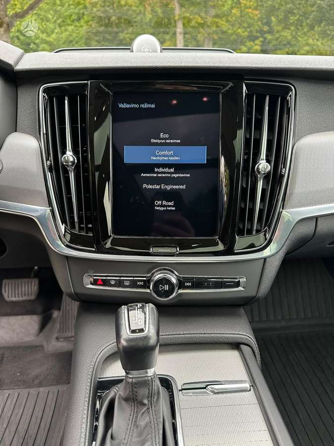 Volvo V90 Cross Country - 12