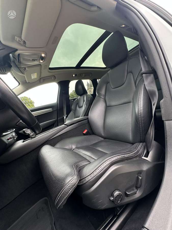 Volvo V90 Cross Country - 11