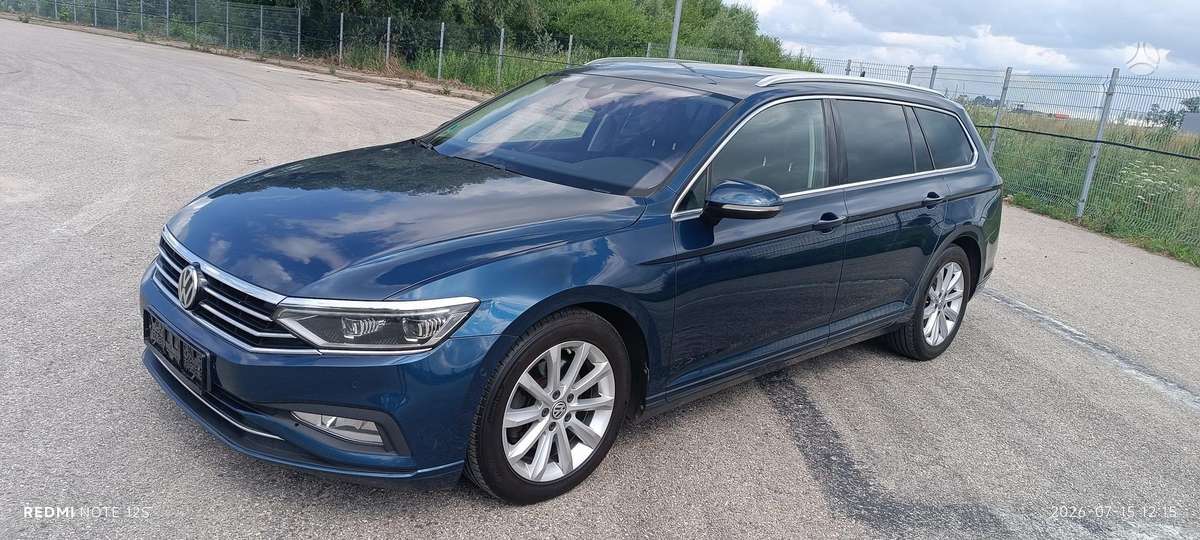 Volkswagen Passat - 1