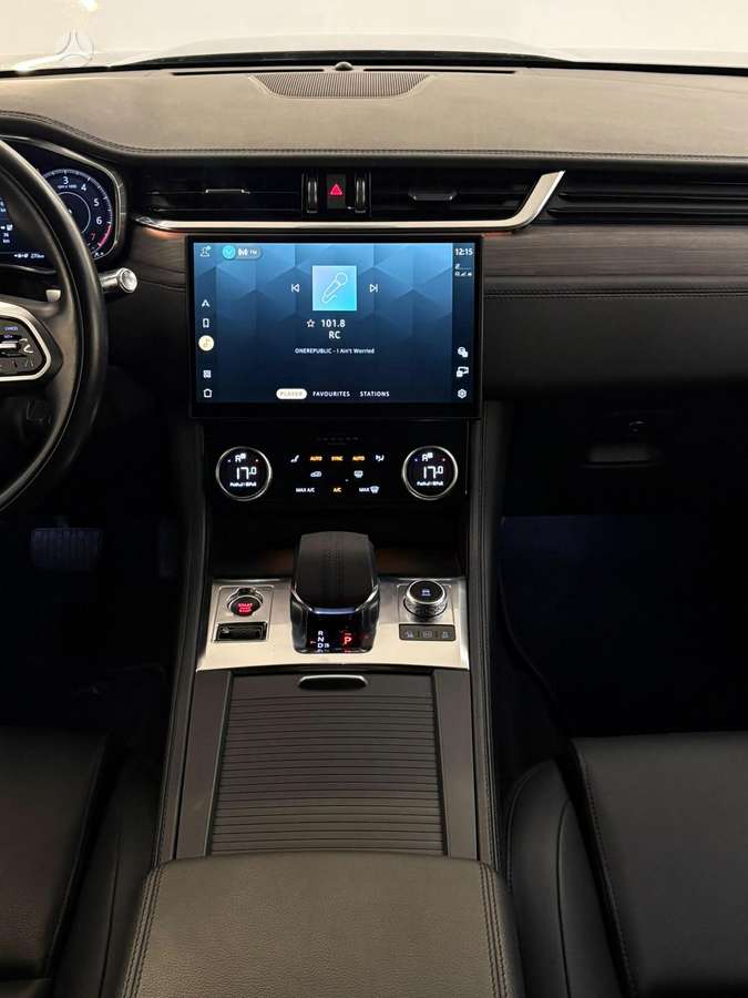 Jaguar F-Pace - 10