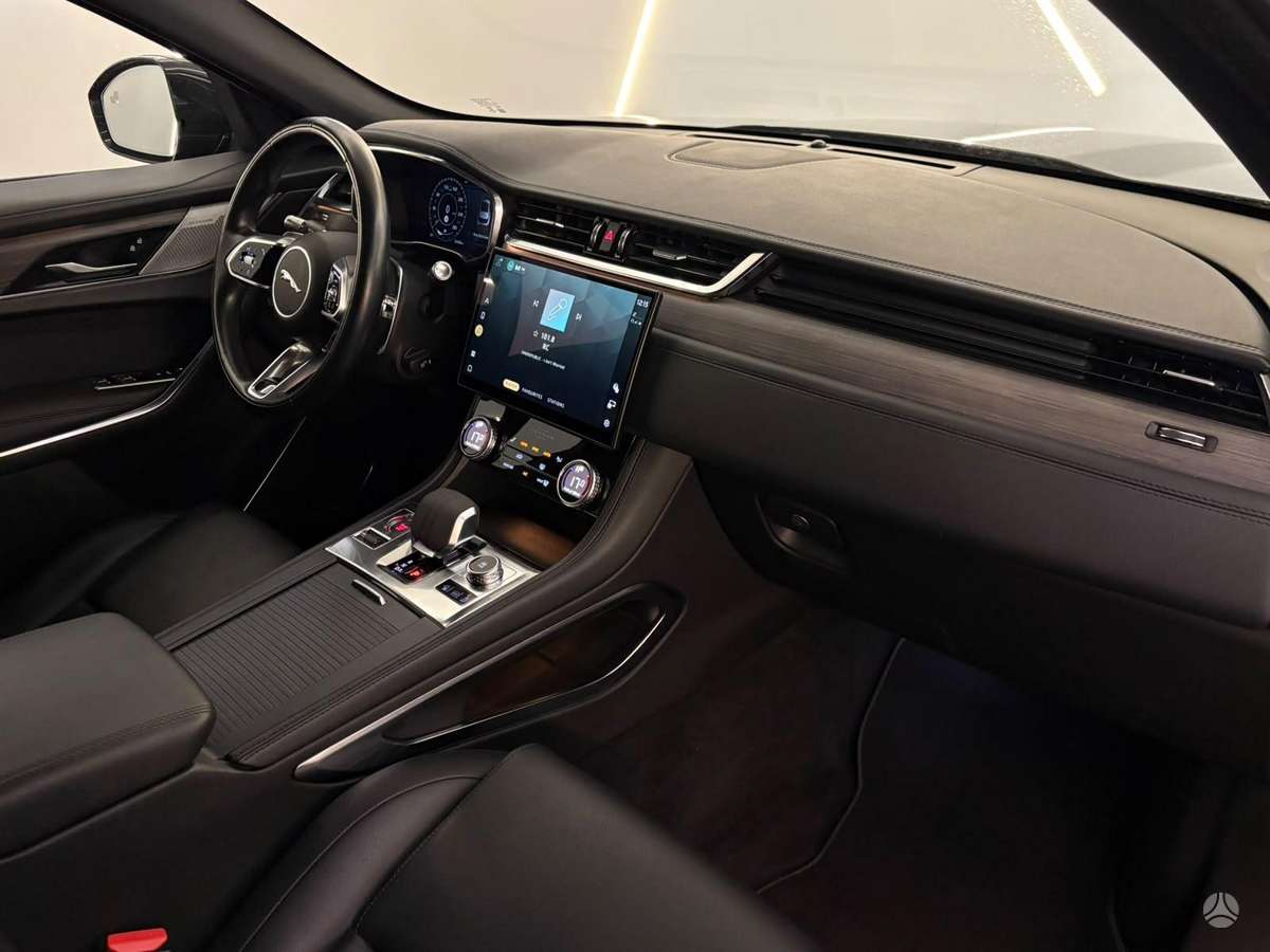 Jaguar F-Pace - 12