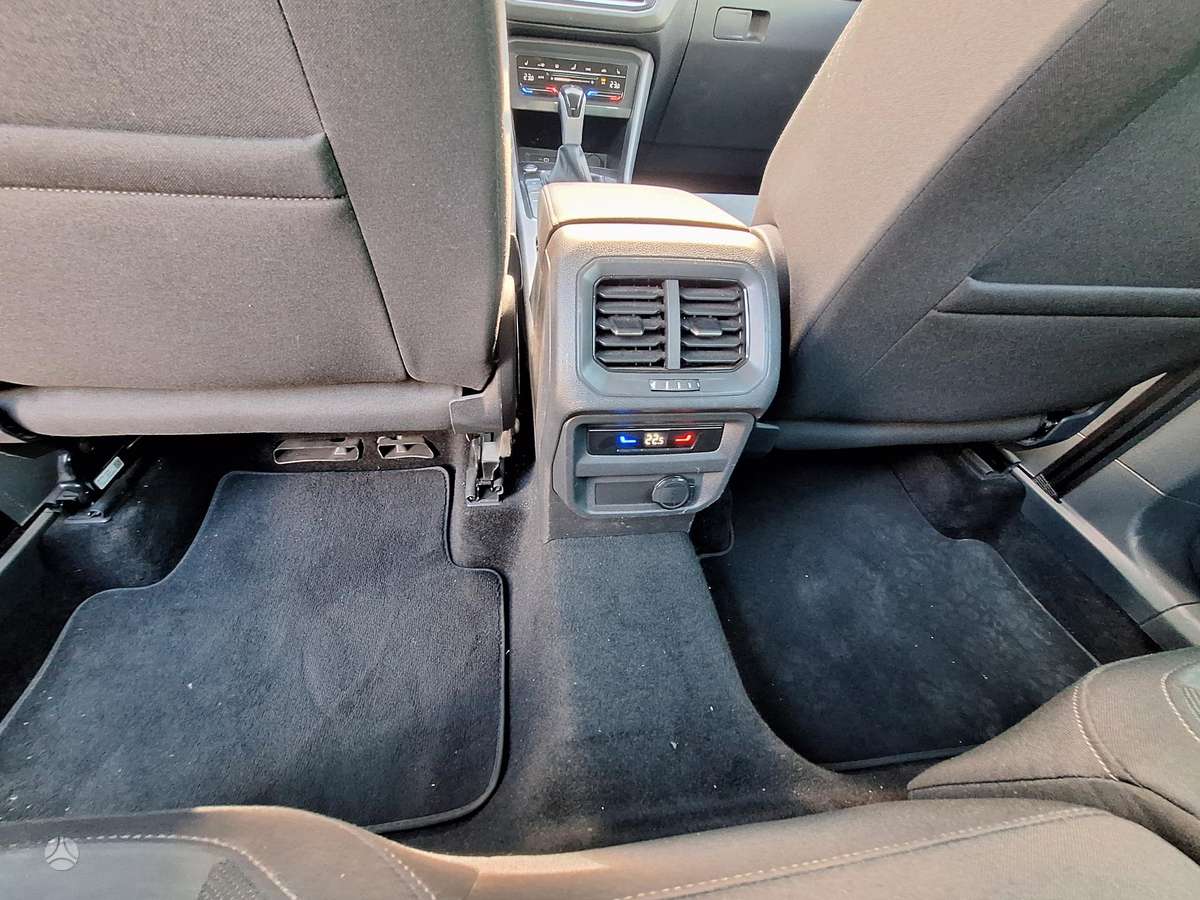 Volkswagen Tiguan - 12