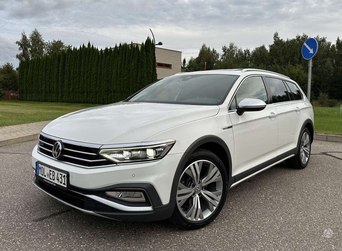 Volkswagen Passat - 1